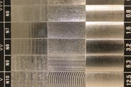 ABC-Maskin tilbyr ruhetsnormaler fra Rubert for rask og kostnadseffektiv vurdering av overflater, ideelt for visuell og taktil sammenligning i verksted, kontrollrom og kvalitetsarbeid.