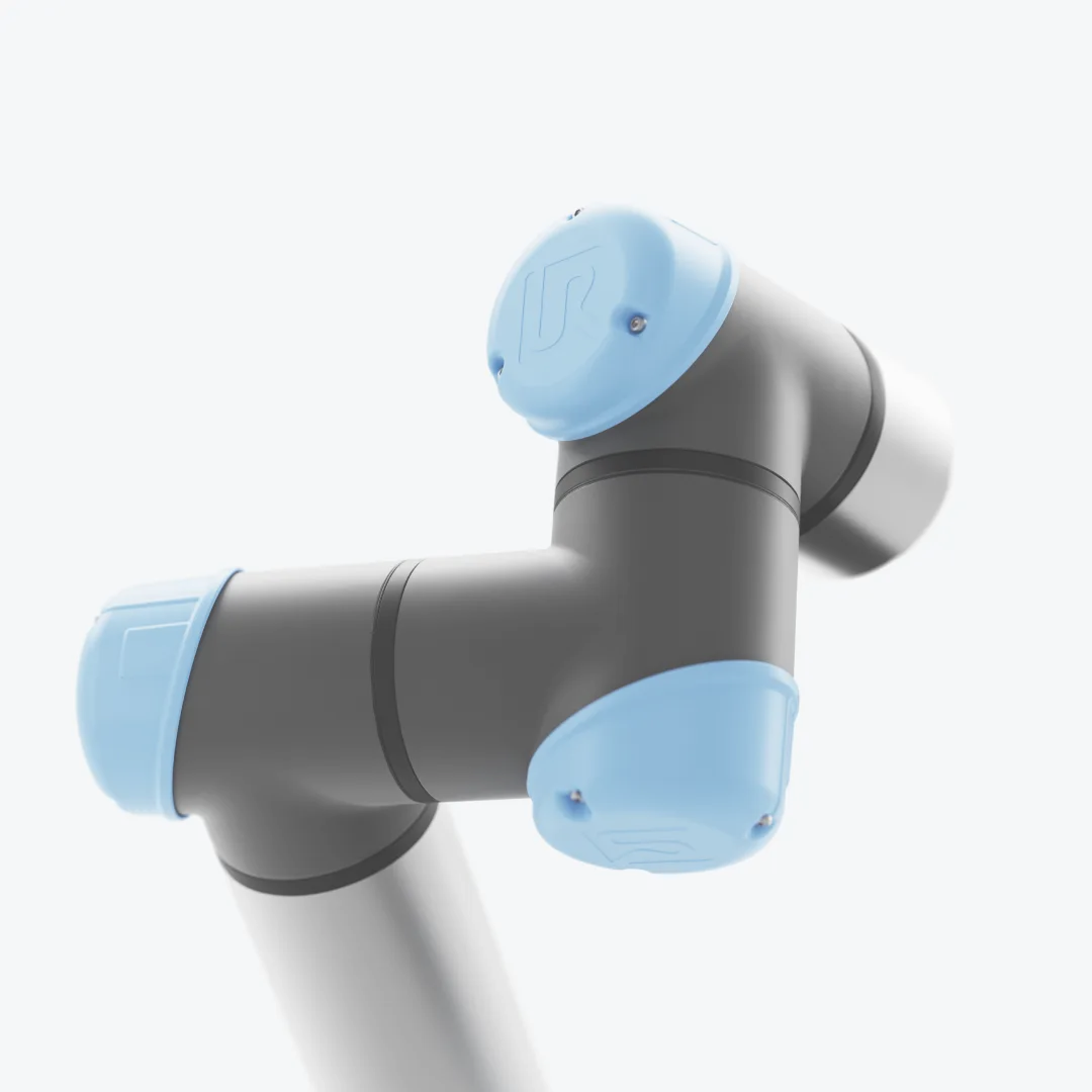 UR7e gir 7,5 kg nyttelast i et kompakt format. Den automatiserer repeterende oppgaver sikkert, reduserer belastning på ansatte og gir stabil drift i krevende produksjonsmiljøer.