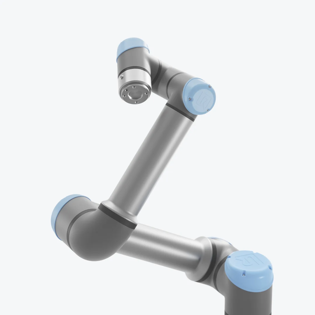 UR7e er en smidig cobot som håndterer montering, pakking og maskinbetjening. Den kombinerer høy presisjon, lavt energiforbruk og fleksibel integrasjon i eksisterende produksjonsmiljøer.