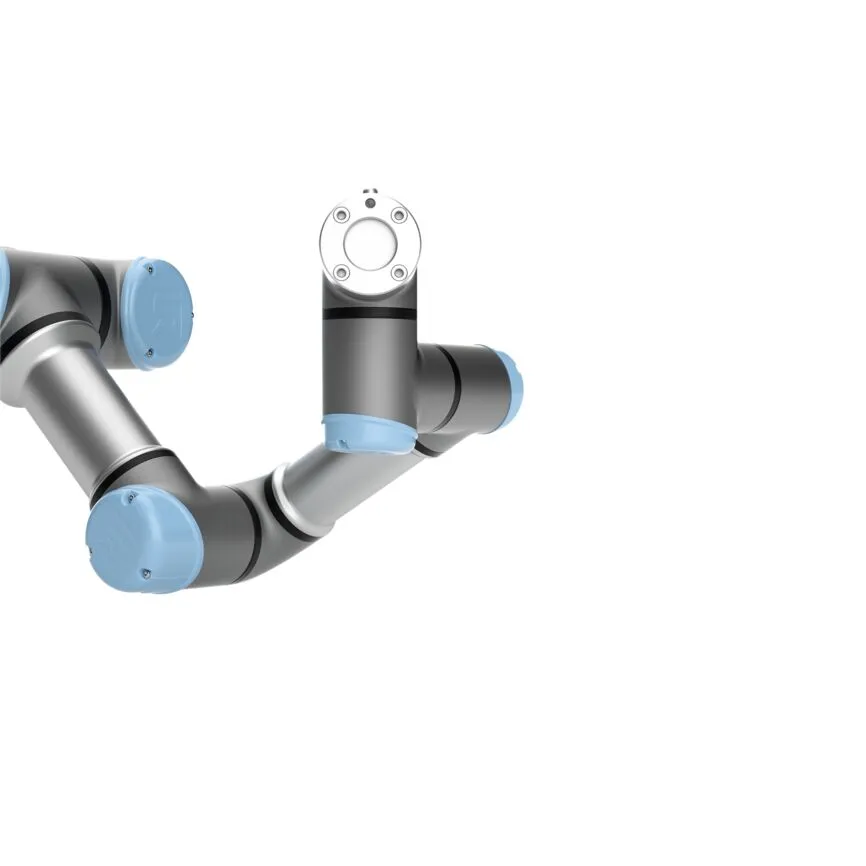 UR3e er utviklet for presise oppgaver i trange områder. Med lavt energiforbruk, intuitiv programmering og innebygd sikkerhet gir den effektiv automatisering uten store inngrep.